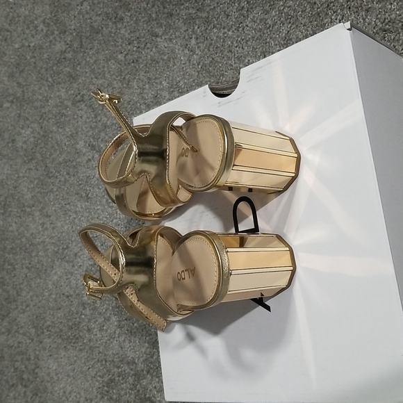 Aldo Dressed Sandals in Gold 6M - Picture 4 of 9